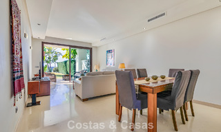 Appartement prêt à emménager à vendre avec grand jardin et vue sur la mer dans une résidence fermée à Benahavis - Marbella 777932 