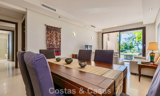 Appartement prêt à emménager à vendre avec grand jardin et vue sur la mer dans une résidence fermée à Benahavis - Marbella 777933 