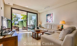 Appartement prêt à emménager à vendre avec grand jardin et vue sur la mer dans une résidence fermée à Benahavis - Marbella 777934 