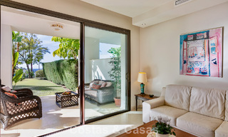 Appartement prêt à emménager à vendre avec grand jardin et vue sur la mer dans une résidence fermée à Benahavis - Marbella 777936 