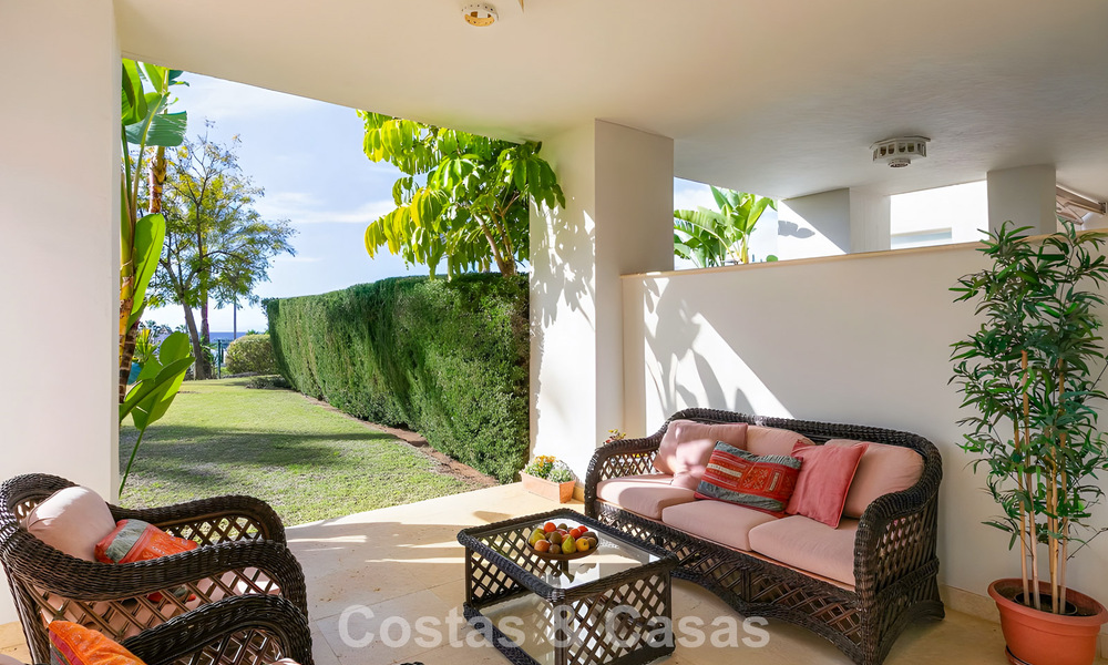 Appartement prêt à emménager à vendre avec grand jardin et vue sur la mer dans une résidence fermée à Benahavis - Marbella 777937