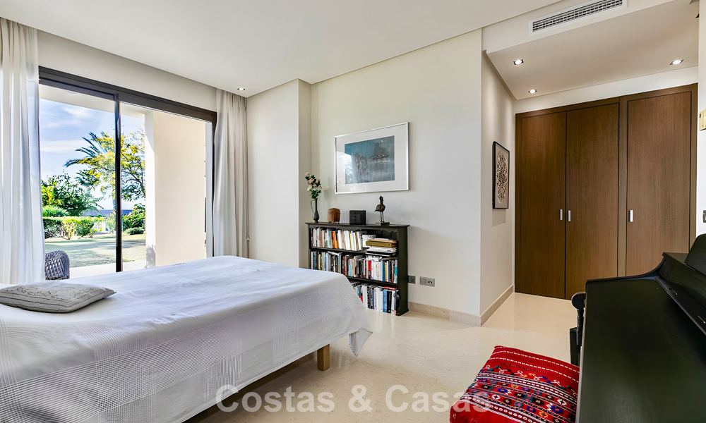 Appartement prêt à emménager à vendre avec grand jardin et vue sur la mer dans une résidence fermée à Benahavis - Marbella 777939