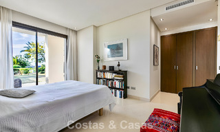 Appartement prêt à emménager à vendre avec grand jardin et vue sur la mer dans une résidence fermée à Benahavis - Marbella 777939 