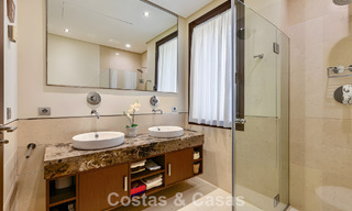 Appartement prêt à emménager à vendre avec grand jardin et vue sur la mer dans une résidence fermée à Benahavis - Marbella 777942 