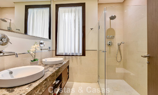 Appartement prêt à emménager à vendre avec grand jardin et vue sur la mer dans une résidence fermée à Benahavis - Marbella 777952 