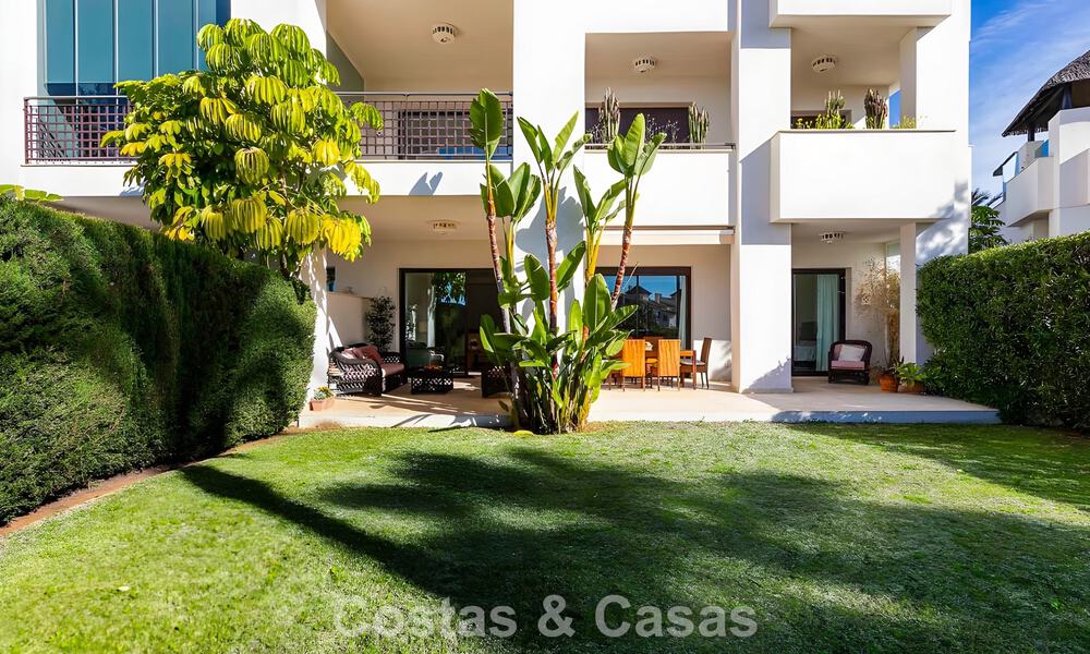 Appartement prêt à emménager à vendre avec grand jardin et vue sur la mer dans une résidence fermée à Benahavis - Marbella 777954