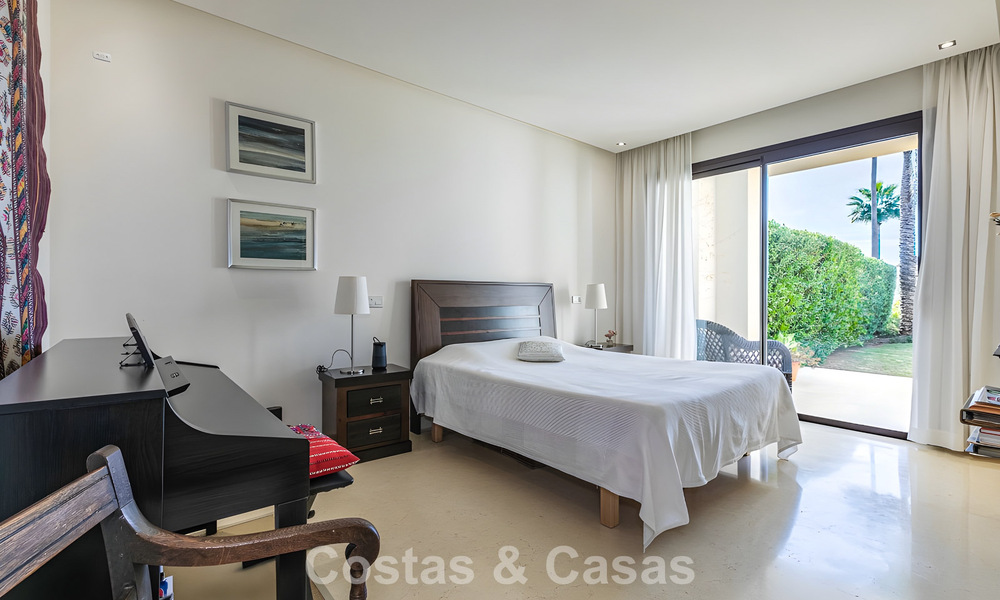 Appartement prêt à emménager à vendre avec grand jardin et vue sur la mer dans une résidence fermée à Benahavis - Marbella 777956