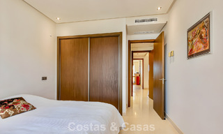 Appartement prêt à emménager à vendre avec grand jardin et vue sur la mer dans une résidence fermée à Benahavis - Marbella 777963 