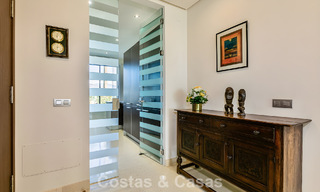 Appartement prêt à emménager à vendre avec grand jardin et vue sur la mer dans une résidence fermée à Benahavis - Marbella 777966 