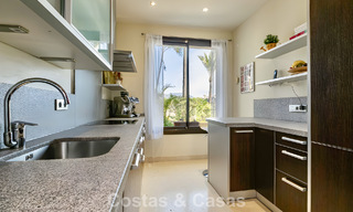 Appartement prêt à emménager à vendre avec grand jardin et vue sur la mer dans une résidence fermée à Benahavis - Marbella 777967 