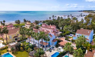 Charmante villa jumelée à vendre à quelques mètres de la plage près de Puerto Banus, Marbella 777972 