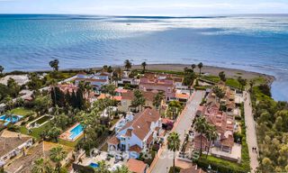 Charmante villa jumelée à vendre à quelques mètres de la plage près de Puerto Banus, Marbella 777974 