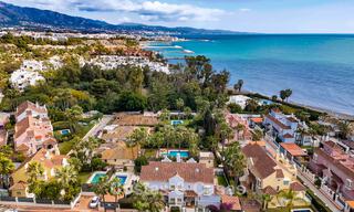 Charmante villa jumelée à vendre à quelques mètres de la plage près de Puerto Banus, Marbella 777975 