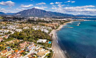 Charmante villa jumelée à vendre à quelques mètres de la plage près de Puerto Banus, Marbella 777976 