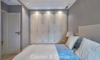 Charmante villa jumelée à vendre à quelques mètres de la plage près de Puerto Banus, Marbella 777995 