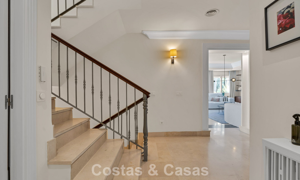 Charmante villa jumelée à vendre à quelques mètres de la plage près de Puerto Banus, Marbella 778003