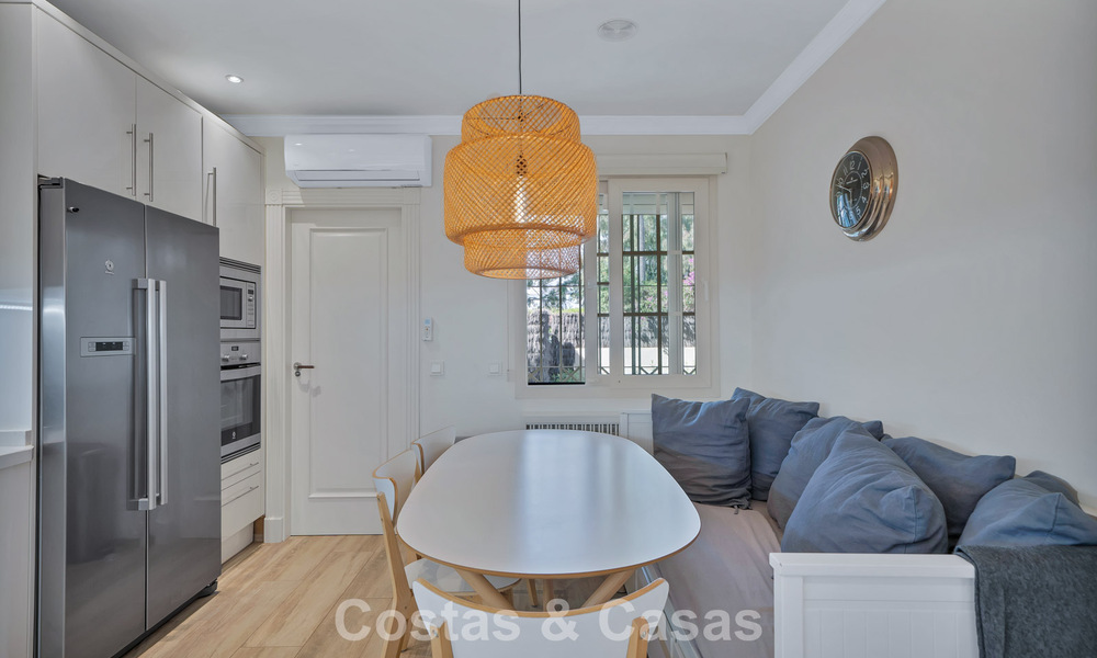 Charmante villa jumelée à vendre à quelques mètres de la plage près de Puerto Banus, Marbella 778007