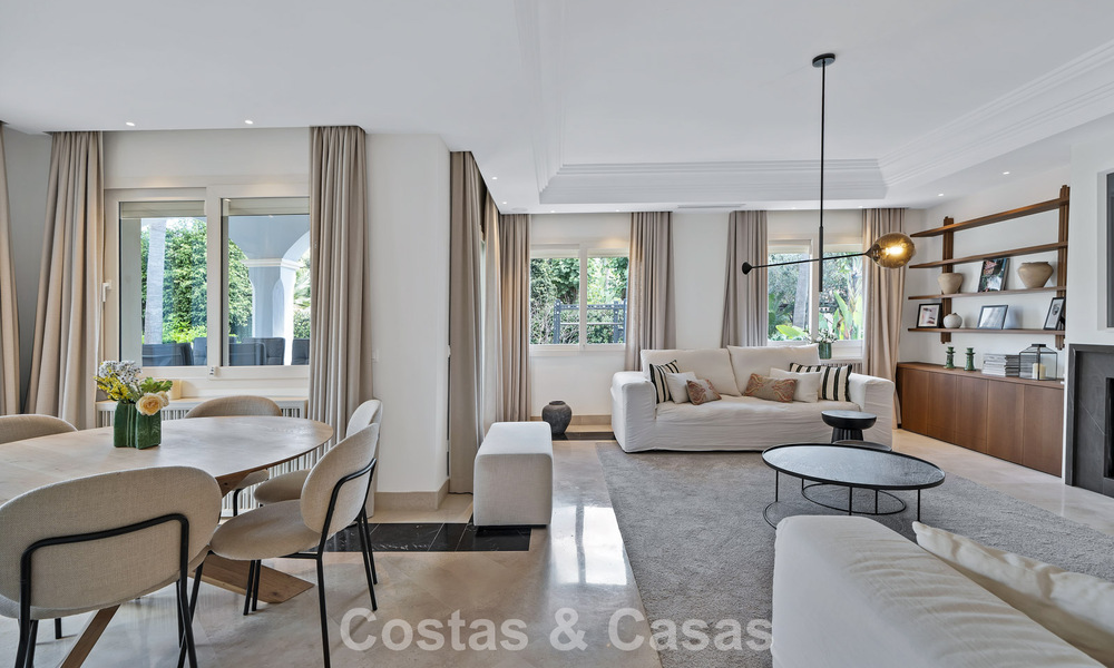 Charmante villa jumelée à vendre à quelques mètres de la plage près de Puerto Banus, Marbella 778009
