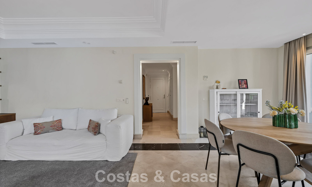 Charmante villa jumelée à vendre à quelques mètres de la plage près de Puerto Banus, Marbella 778013