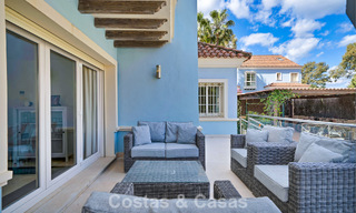Charmante villa jumelée à vendre à quelques mètres de la plage près de Puerto Banus, Marbella 778015 