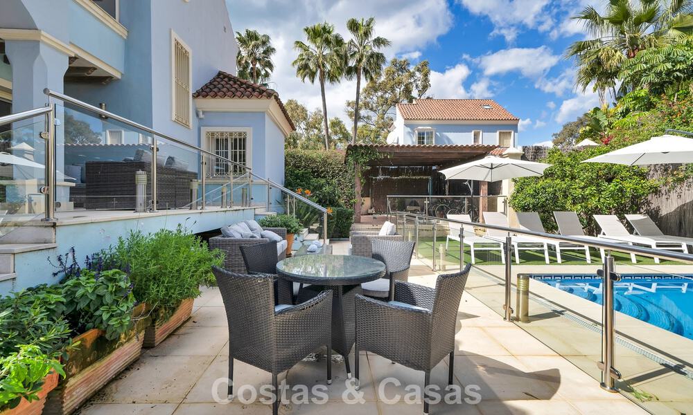 Charmante villa jumelée à vendre à quelques mètres de la plage près de Puerto Banus, Marbella 778017