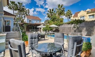 Charmante villa jumelée à vendre à quelques mètres de la plage près de Puerto Banus, Marbella 778018 
