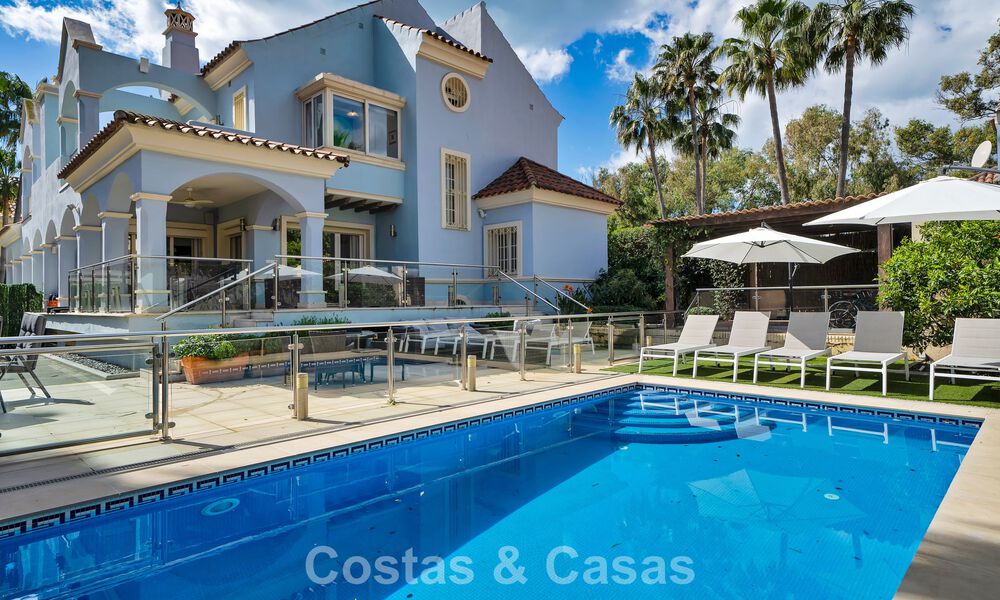 Charmante villa jumelée à vendre à quelques mètres de la plage près de Puerto Banus, Marbella 778020