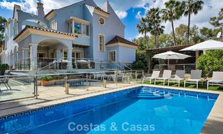 Charmante villa jumelée à vendre à quelques mètres de la plage près de Puerto Banus, Marbella 778020 