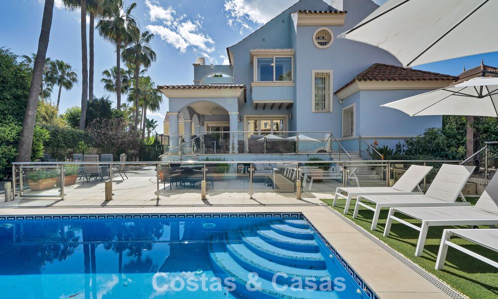 Charmante villa jumelée à vendre à quelques mètres de la plage près de Puerto Banus, Marbella 778021