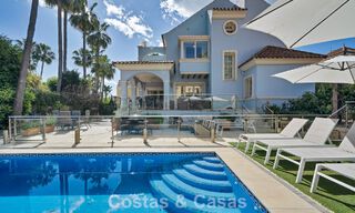 Charmante villa jumelée à vendre à quelques mètres de la plage près de Puerto Banus, Marbella 778021 