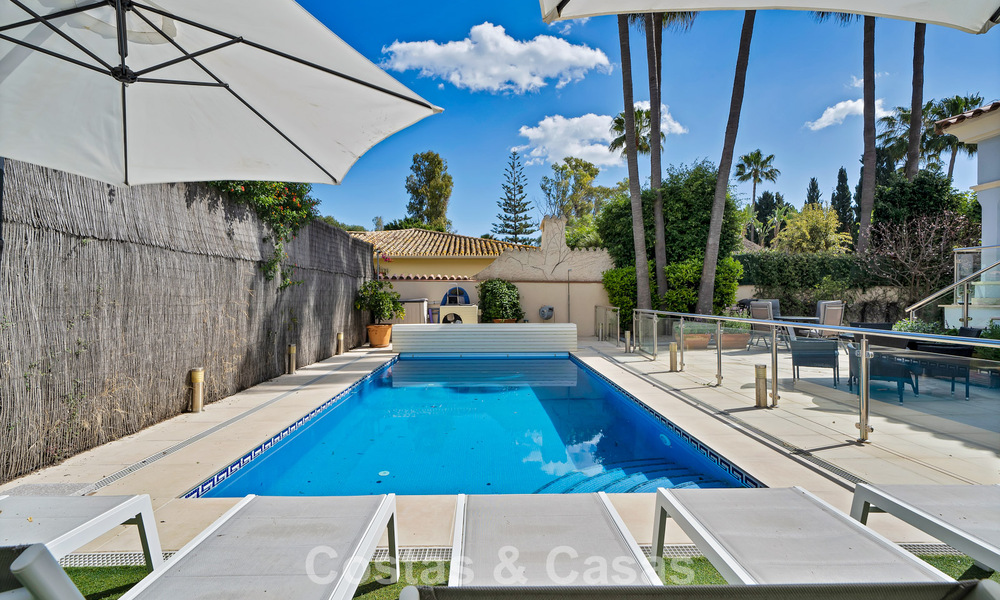Charmante villa jumelée à vendre à quelques mètres de la plage près de Puerto Banus, Marbella 778022