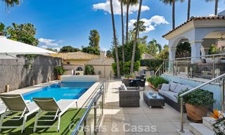 Charmante villa jumelée à vendre à quelques mètres de la plage près de Puerto Banus, Marbella 778023 
