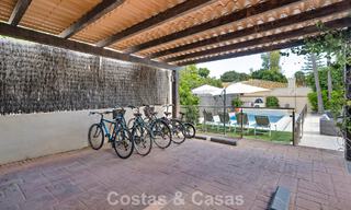 Charmante villa jumelée à vendre à quelques mètres de la plage près de Puerto Banus, Marbella 778024 