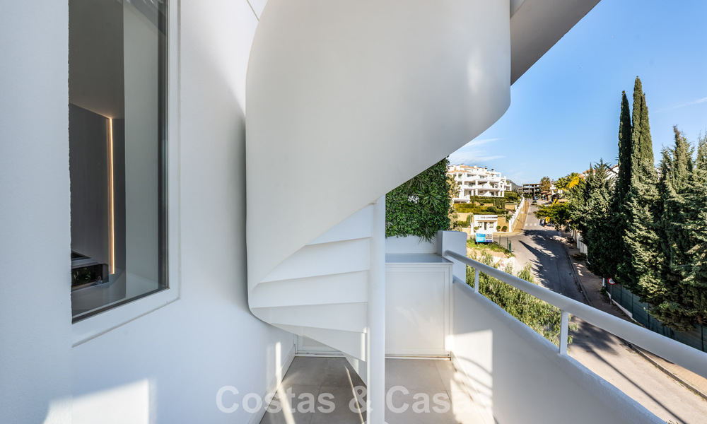 Penthouse moderne rénové à vendre dans la vallée du golf de Nueva Andalucia, Marbella 778051