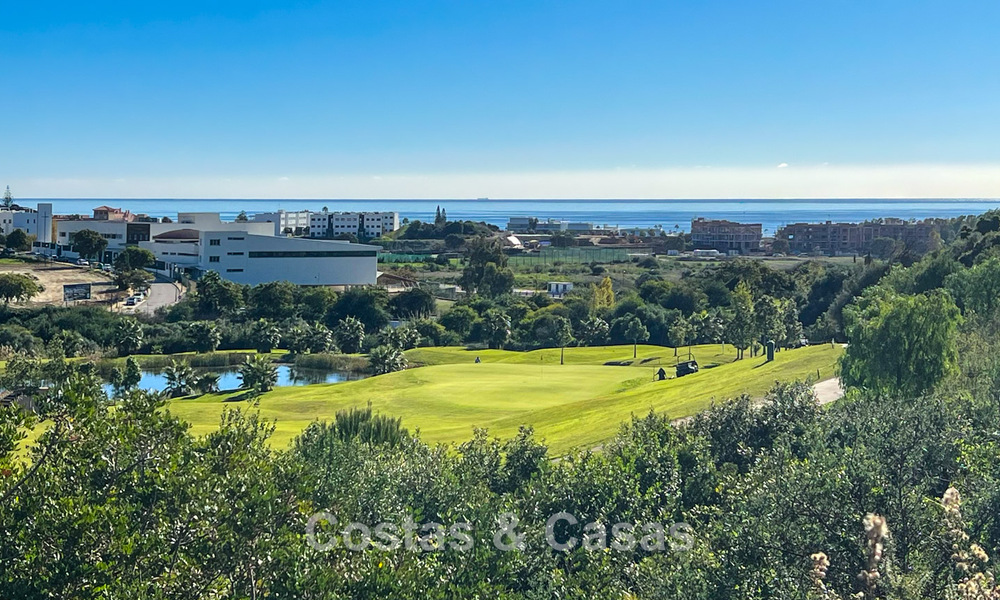 Nouveau lancement. 14 villas de luxe sophistiquées avec vue sur la mer à vendre sur le parcours de golf à l'ouest du centre d'Estepona 778027