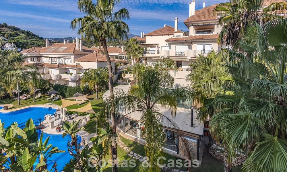 Bel appartement avec terrasse spacieuse à vendre dans un complexe luxueux à Nueva Andalucia, Marbella 778111