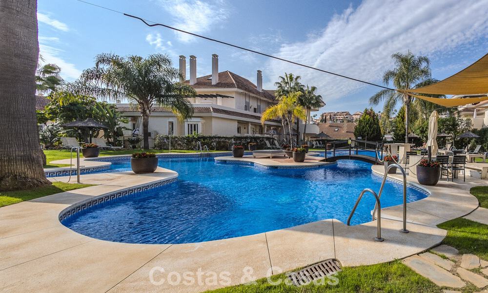 Bel appartement avec terrasse spacieuse à vendre dans un complexe luxueux à Nueva Andalucia, Marbella 778112
