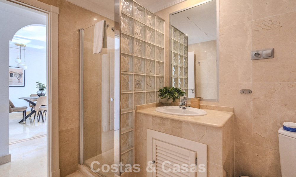 Bel appartement avec terrasse spacieuse à vendre dans un complexe luxueux à Nueva Andalucia, Marbella 778119