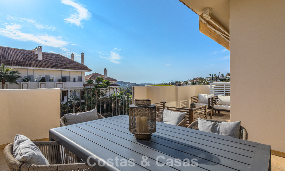 Bel appartement avec terrasse spacieuse à vendre dans un complexe luxueux à Nueva Andalucia, Marbella 778123