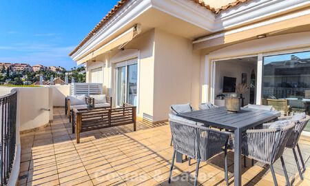 Bel appartement avec terrasse spacieuse à vendre dans un complexe luxueux à Nueva Andalucia, Marbella 778124