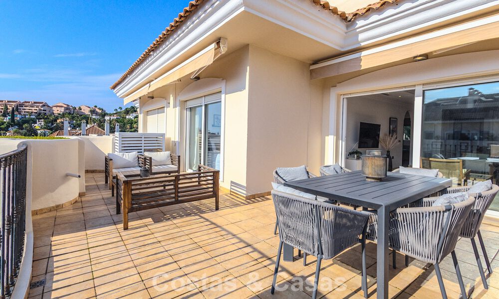 Bel appartement avec terrasse spacieuse à vendre dans un complexe luxueux à Nueva Andalucia, Marbella 778124