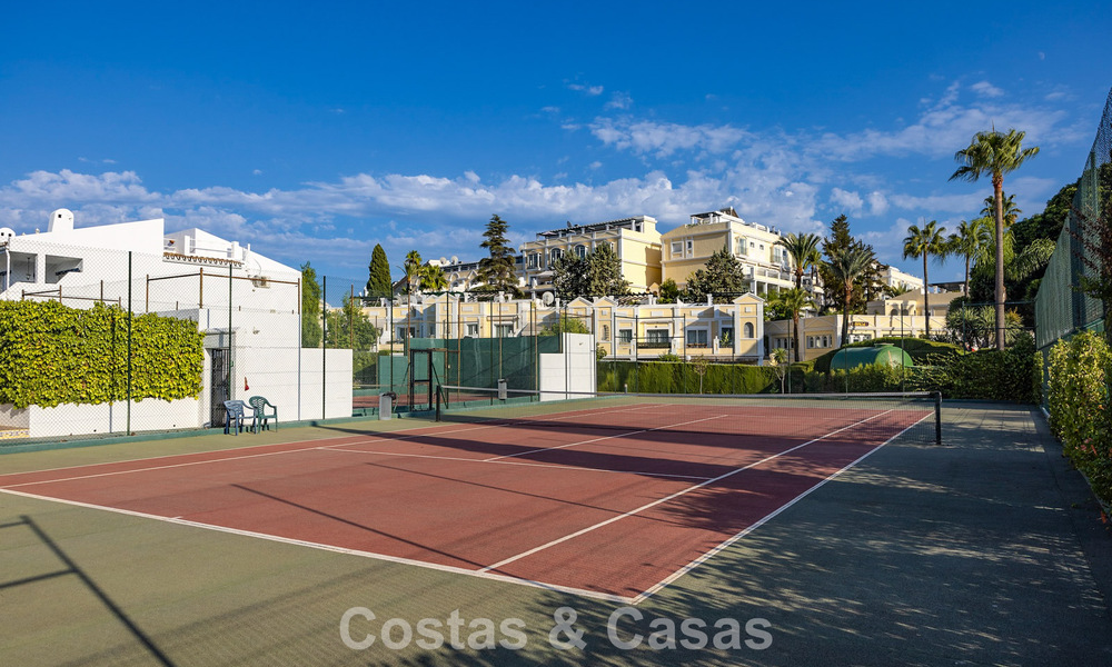 Penthouse rénové à vendre dans une urbanisation de golf populaire Aloha au cœur de Nueva Andalucia, Marbella 778065