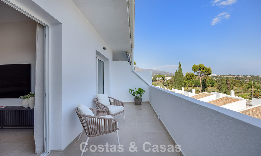 Penthouse rénové à vendre dans une urbanisation de golf populaire Aloha au cœur de Nueva Andalucia, Marbella 778077