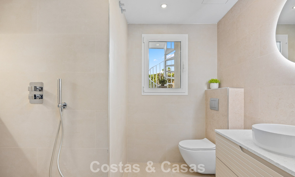 Penthouse rénové à vendre dans une urbanisation de golf populaire Aloha au cœur de Nueva Andalucia, Marbella 778081