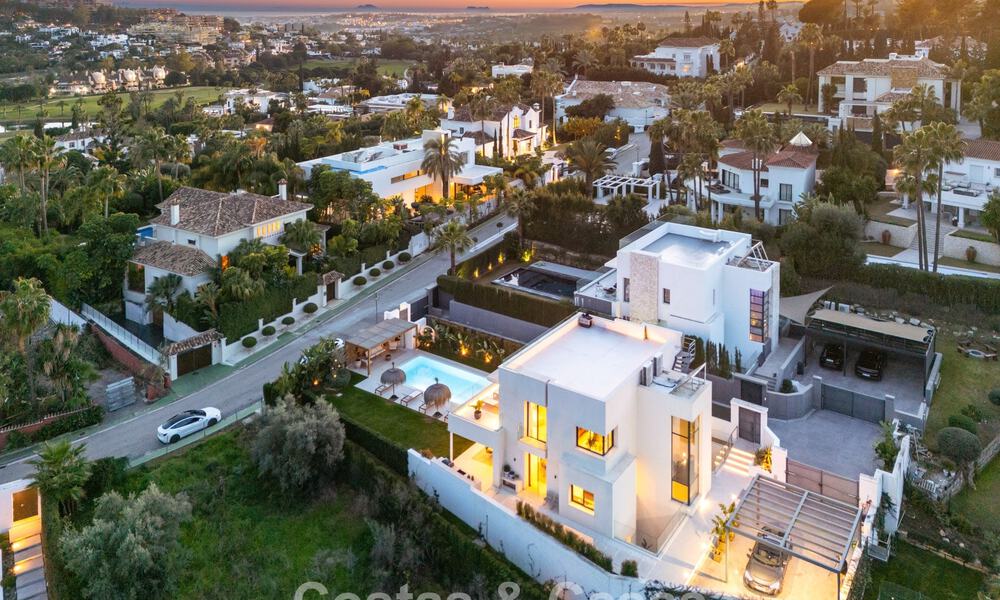 Villa de luxe moderniste avec vue sur la mer à vendre dans un quartier résidentiel privilégié à Nueva Andalucia, Marbella 778283