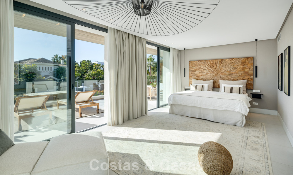 Villa de luxe moderniste avec vue sur la mer à vendre dans un quartier résidentiel privilégié à Nueva Andalucia, Marbella 778285