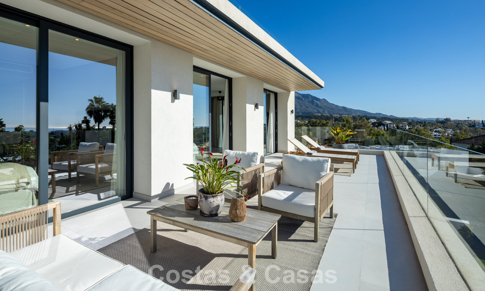 Villa de luxe moderniste avec vue sur la mer à vendre dans un quartier résidentiel privilégié à Nueva Andalucia, Marbella 778289