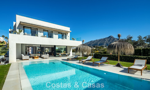 Villa de luxe moderniste avec vue sur la mer à vendre dans un quartier résidentiel privilégié à Nueva Andalucia, Marbella 778296