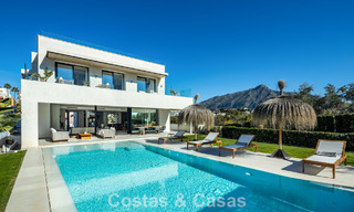 Villa de luxe moderniste avec vue sur la mer à vendre dans un quartier résidentiel privilégié à Nueva Andalucia, Marbella 778296 