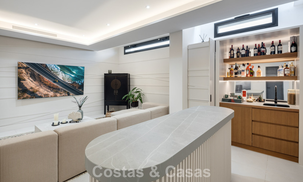 Villa de luxe moderniste avec vue sur la mer à vendre dans un quartier résidentiel privilégié à Nueva Andalucia, Marbella 778301
